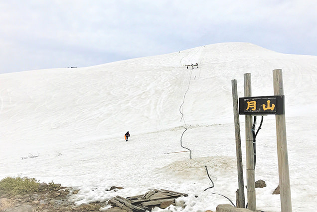 【春から夏に営業するスキー場!?】常識破りの月山スキー場に行ってみた