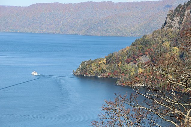 十和田湖の紅葉景色