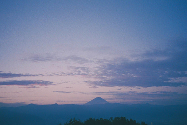 温泉から見るご来光&渓谷ハイキング&絶品パフェに癒やされる山梨旅