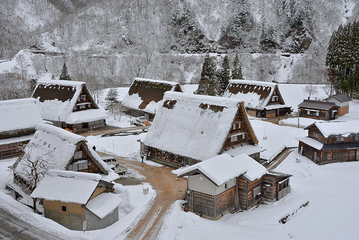 船でしか行けない秘湯!? 雪見の絶景露天＆五箇山を楽しむ、冬の富山旅