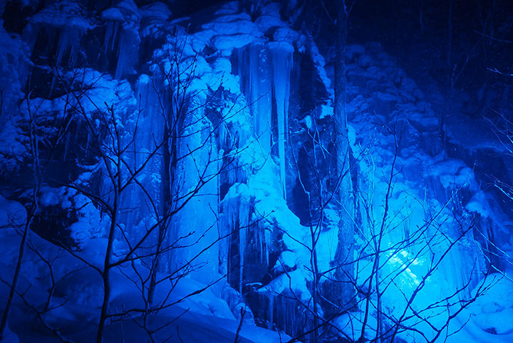 冬だけの絶景がここに…奥入瀬で氷瀑＆温泉に酔いしれる