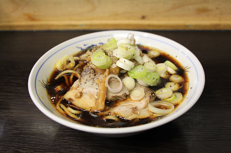 旅の幸せがギュッと詰まった富山市へ。富山ブラックなど、富山駅周辺のグルメスポットが最高！