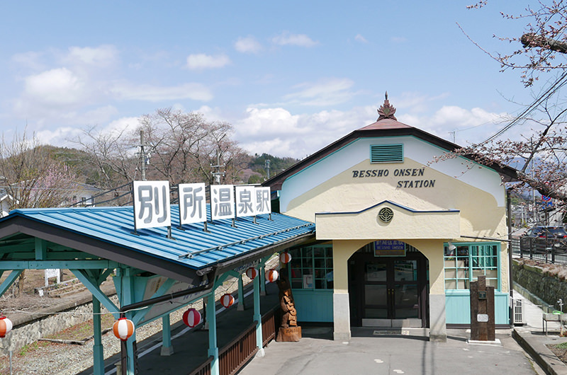 いつか親孝行を。青空が映える別所温泉で、母を想う