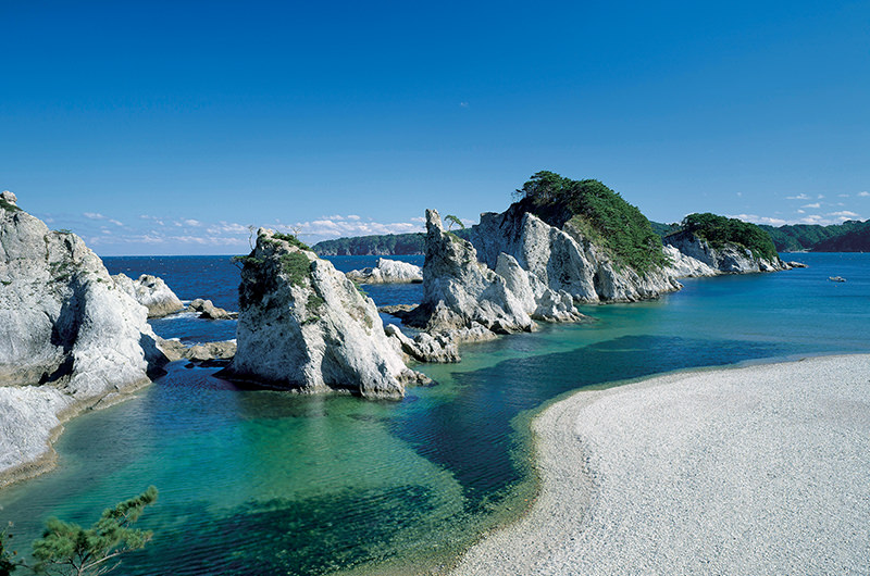 青い海が見たくなったら東北へ！青の洞窟&龍泉洞の青の世界にうっとり