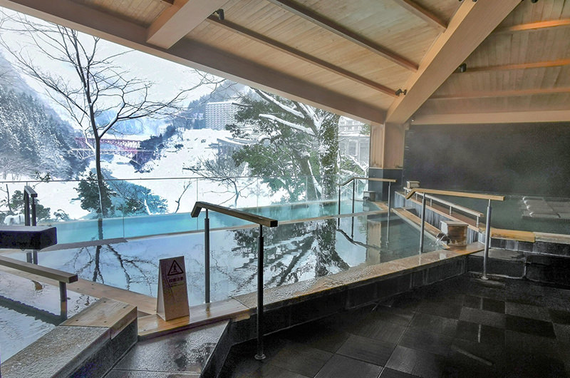 【週末おこもりステイ】宇奈月温泉やまのはで雪景色に癒やされる