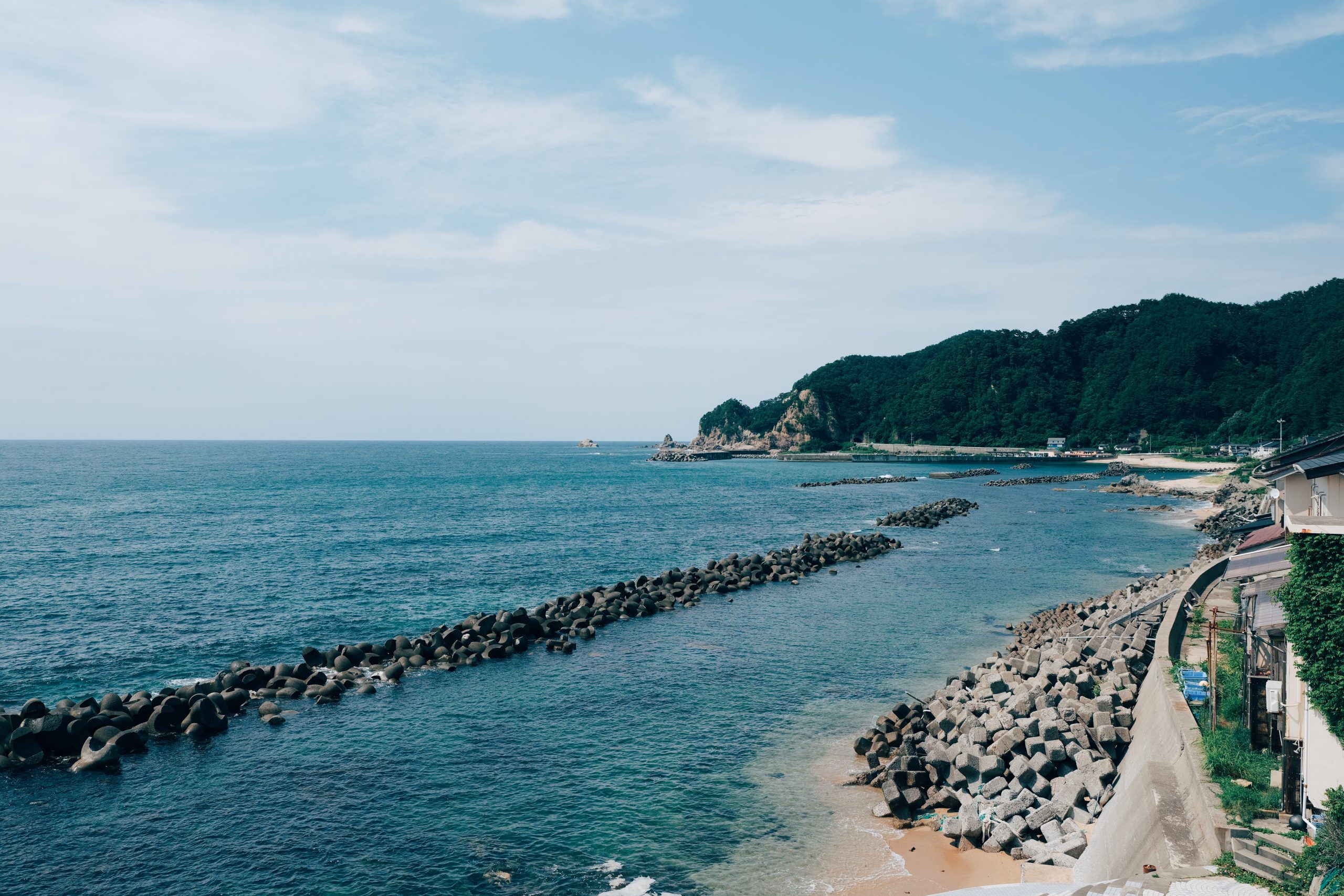 夏は新潟の絶景へ【名勝・笹川流れ】遊覧船で海からの景色を堪能