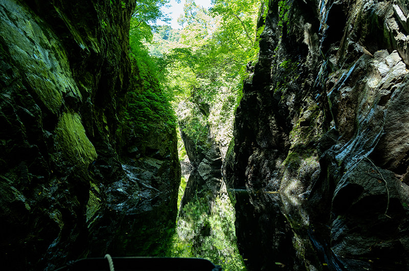 【山形・ながい百秋湖】ボートツーリングで絶景を至近距離で堪能