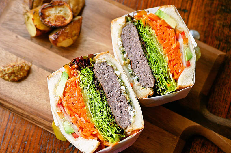 【長野・食の旅】カラフルなジビエサンドに猪肉の網焼きを堪能