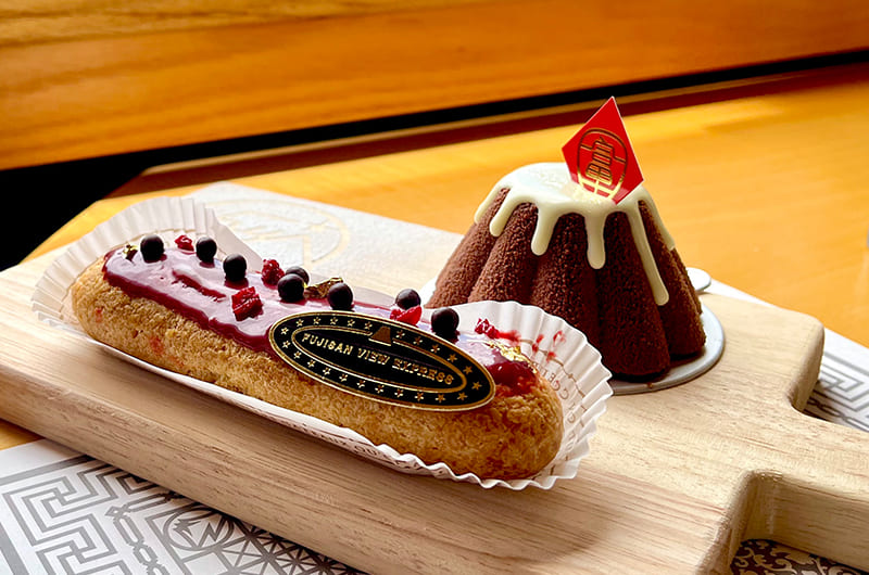 「スイーツ列車」富士山ビュー特急で河口湖へ。スイーツ旅を満喫