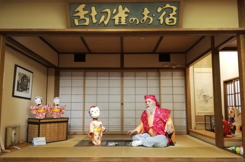 舌切雀のお宿に昔ながらの磯部せんべい店。群馬・磯部温泉の旅