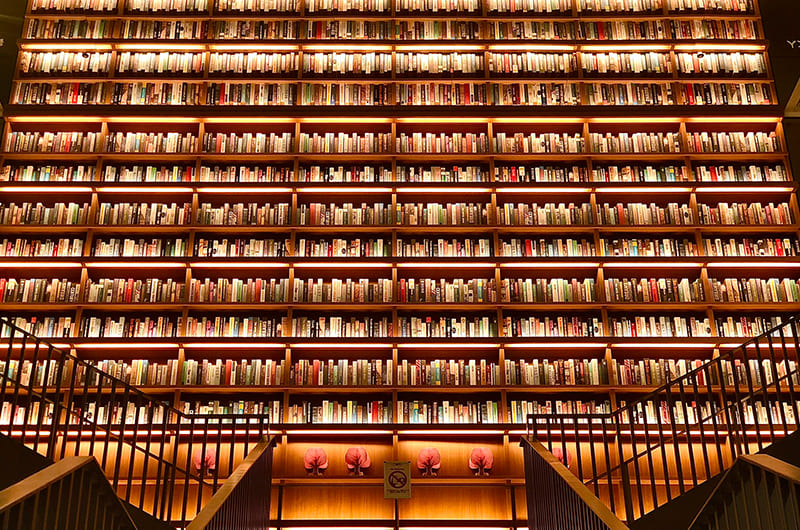 名古屋で本屋巡りの旅。巨大な本棚に本屋＆カフェ併設のホテルも