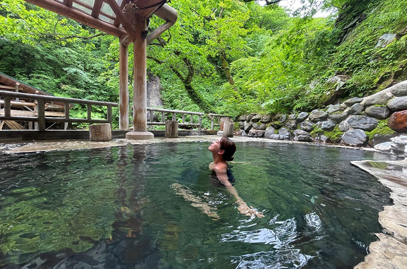 岩手の秘湯・夏油温泉 元湯夏油へ。大自然のなかで湯巡りを満喫