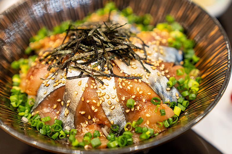 「八戸前沖さば」を求めて青森県へ。サバ料理の数々に館鼻朝市も