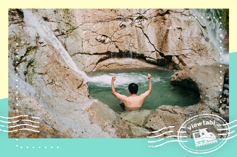 川原毛大湯滝（湯沢市）で天然露天風呂を体験。泥湯温泉の秘湯も満喫