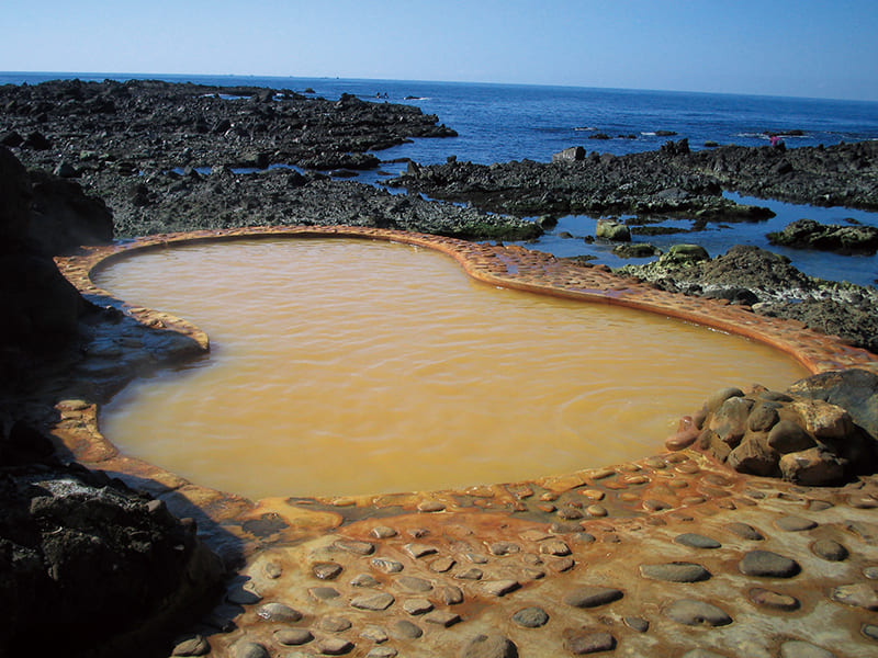不老ふ死温泉　海辺の露天風呂
