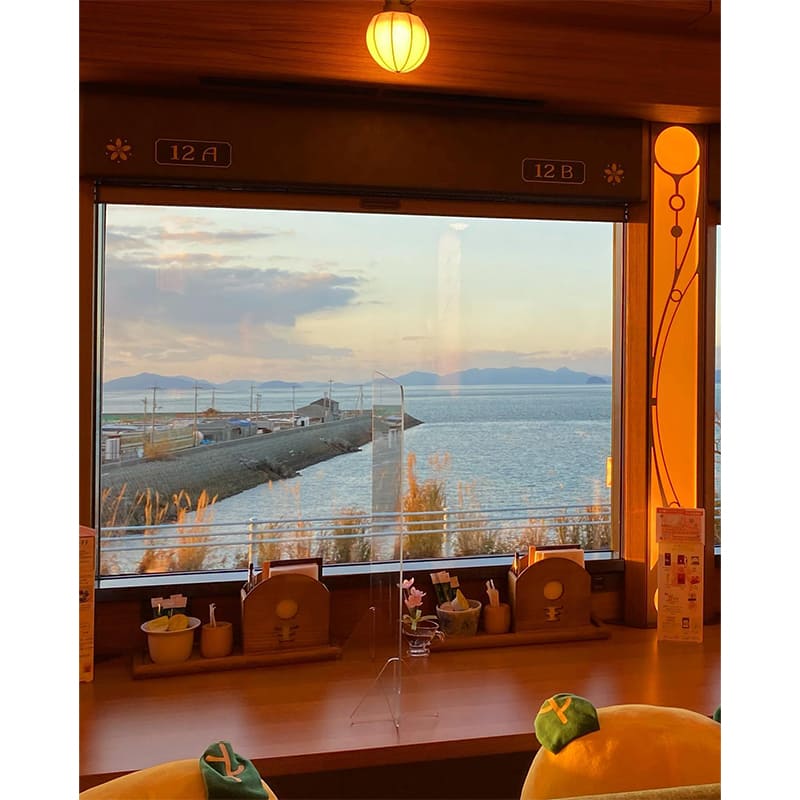 伊予灘ものがたり　車窓