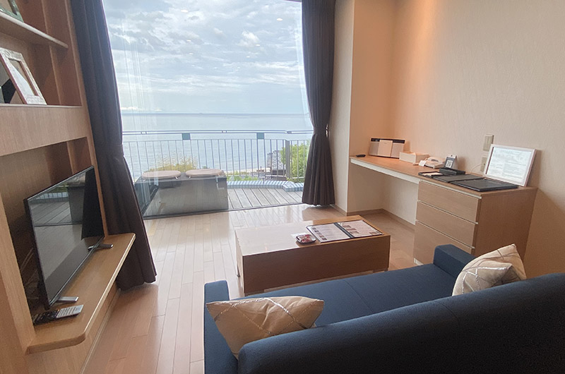 「オーベルジュ フォンテーヌ・ブロー熱海」の部屋の内観