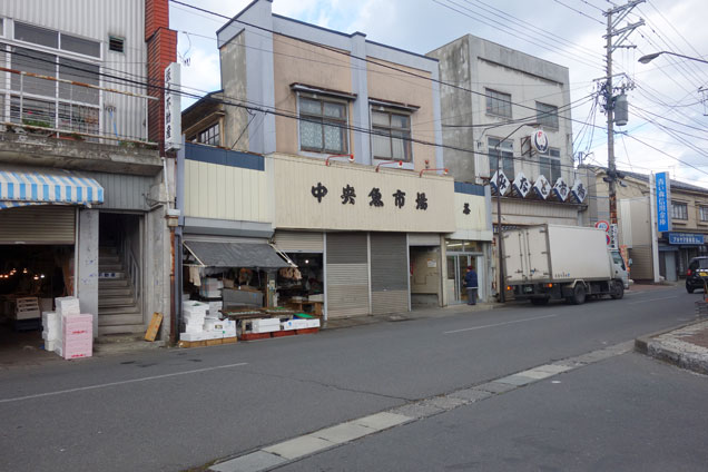 陸奥湊駅前の様子