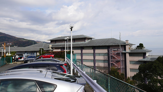 視界を遮る建物