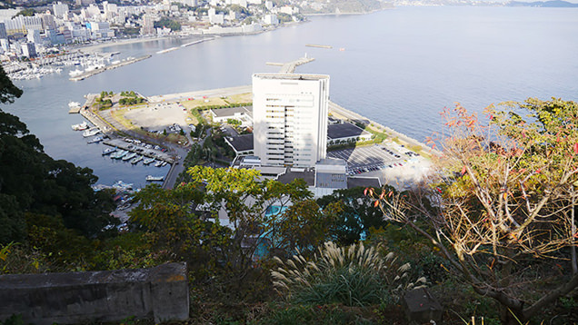 一大レジャー施設だった熱海後楽園の跡地に立つホテル