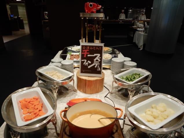 裏磐梯レイクリゾート内のレストラン「ヒバラダイニング」のチーズフォンデュ