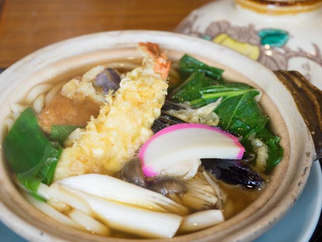 浦佐「善光寺」参道にある「寿多家」の鍋焼きうどん