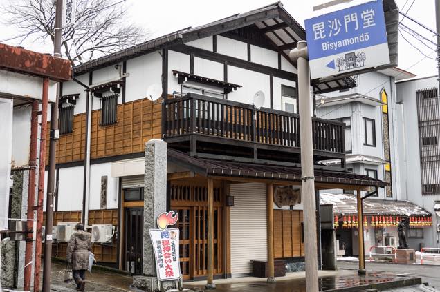 新潟・浦佐「善光寺」毘沙門堂への案内看板
