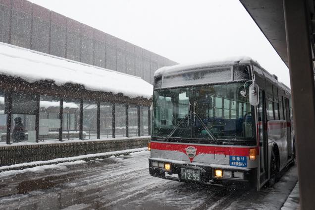 長岡駅前のバス乗り場