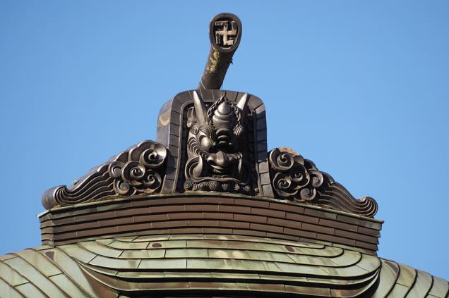 東京・青梅市「天寧寺」中雀門の鬼瓦