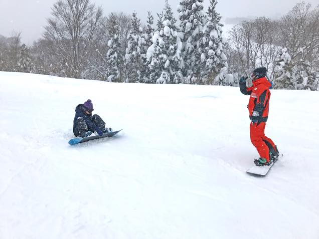 ターンを失敗して転ぶ筆者