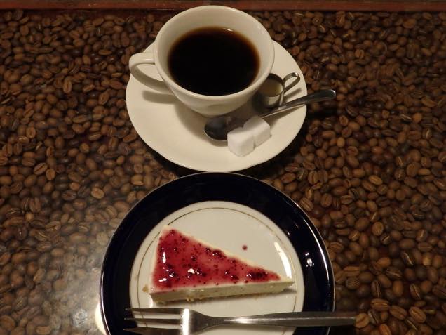 コーヒーと自家製チーズケーキ