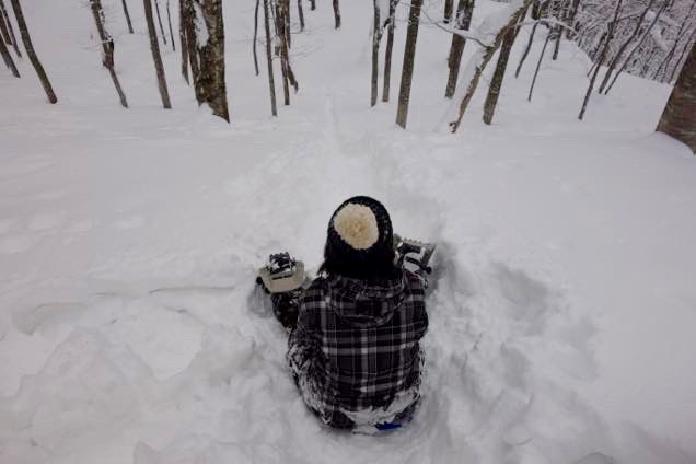 スノーシュー体験中の筆者