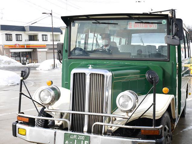 銀山温泉行きバス
