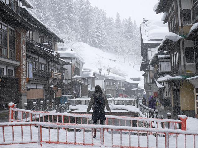 雪の中の銀山温泉