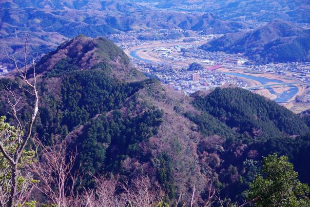 葛城山山頂から見た城山