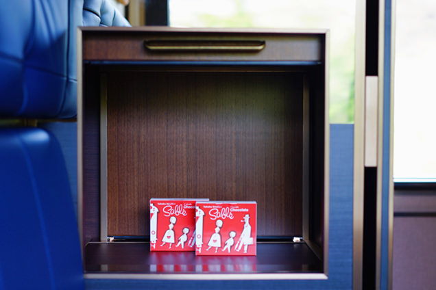 赤いパッケージの南部せんべい