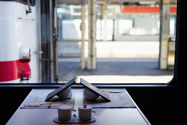 東北エモーションの往路1号車の個室レストラン