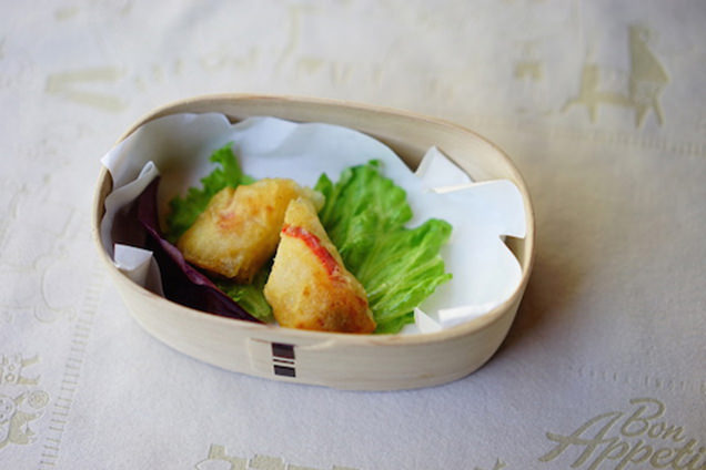 木の弁当箱に入ったアミューズ