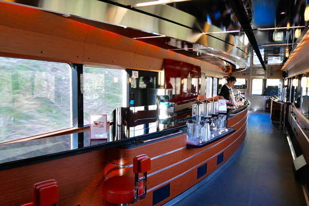 フルーティアふくしま1号車のカフェカウンター