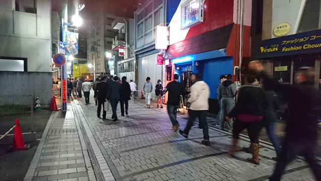 どぶ板通り21時