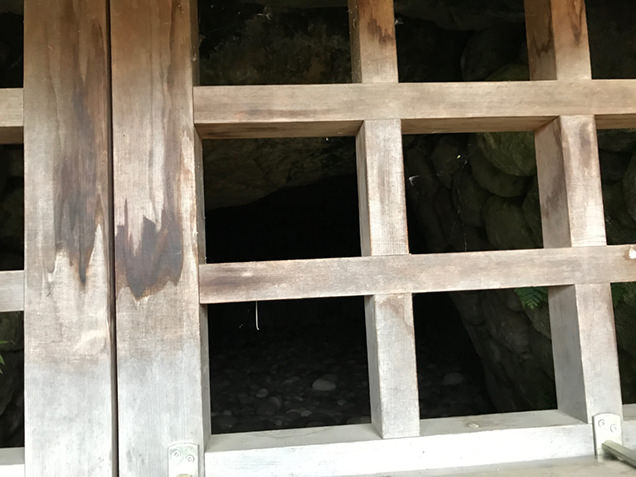 観音山古墳 石室入り口アップ