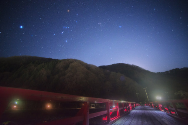 湯の瀬橋と星空
