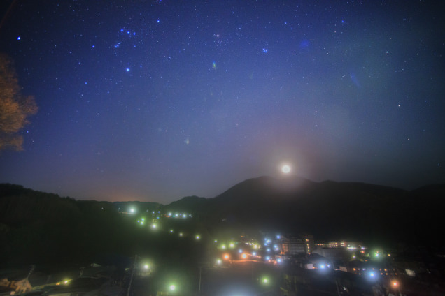 昼神温泉全景と星空（観光局上）