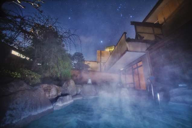 美肌の露天風呂と星空