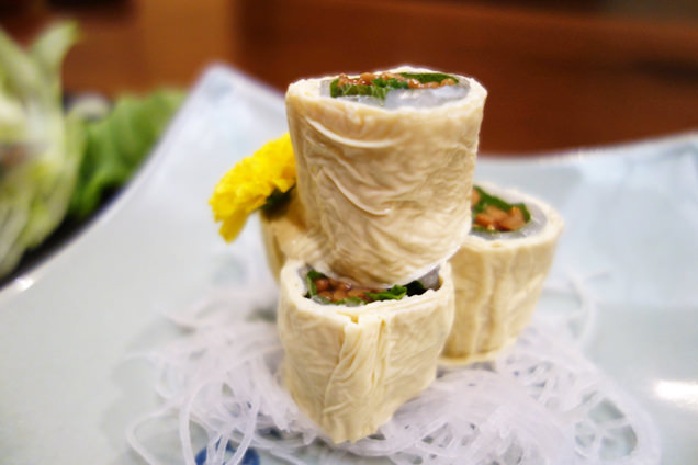 山翠　白身魚納豆湯葉巻き