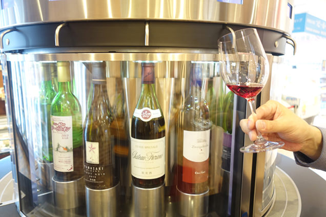 稲村屋店内のワインサーバー