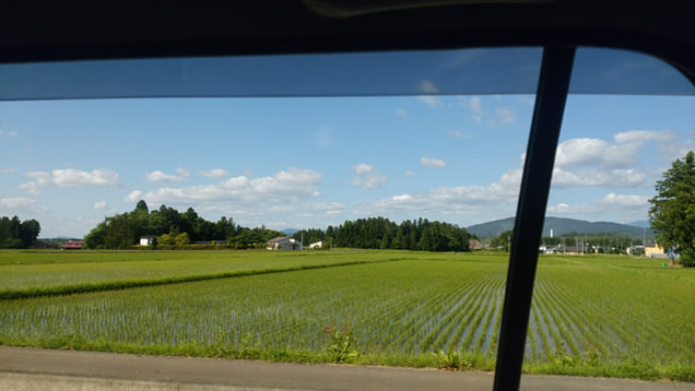 タクシーの車窓から見える風景