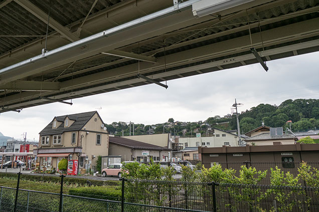 沼田駅から、沼田の台地上の街を見る
