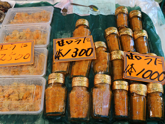 陸奥湊駅前朝市　ウニ