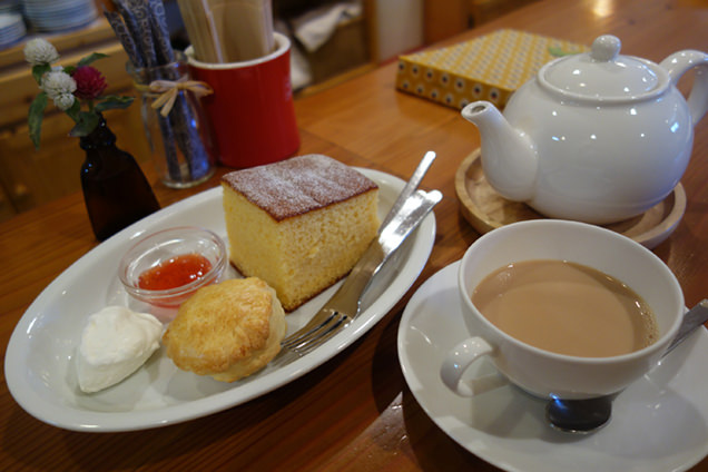 TEA ROOM Yuki Usagi　カステラ＆スコーン　シンプルミルクティー